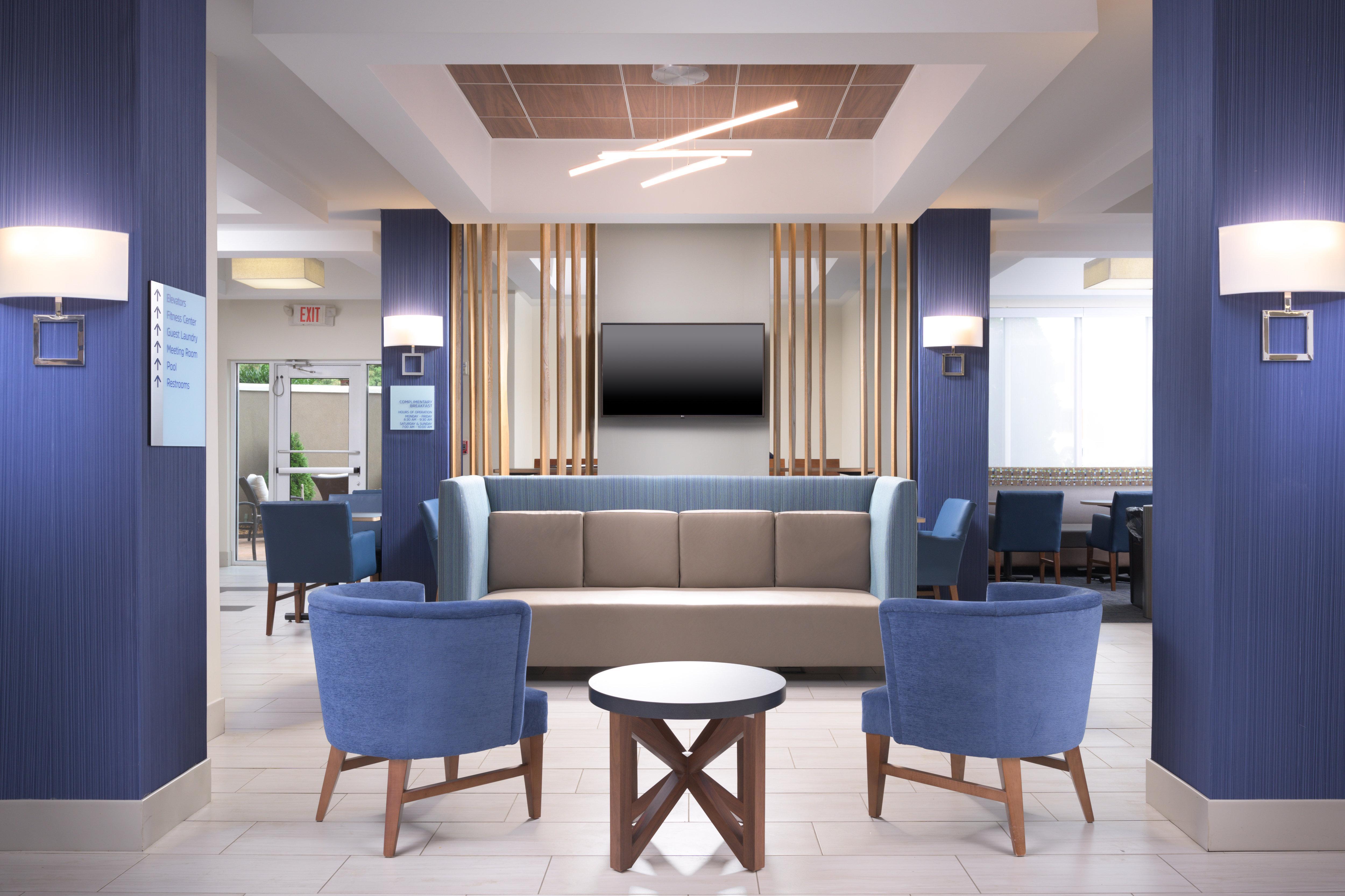 Holiday Express & Downtown By Ihg