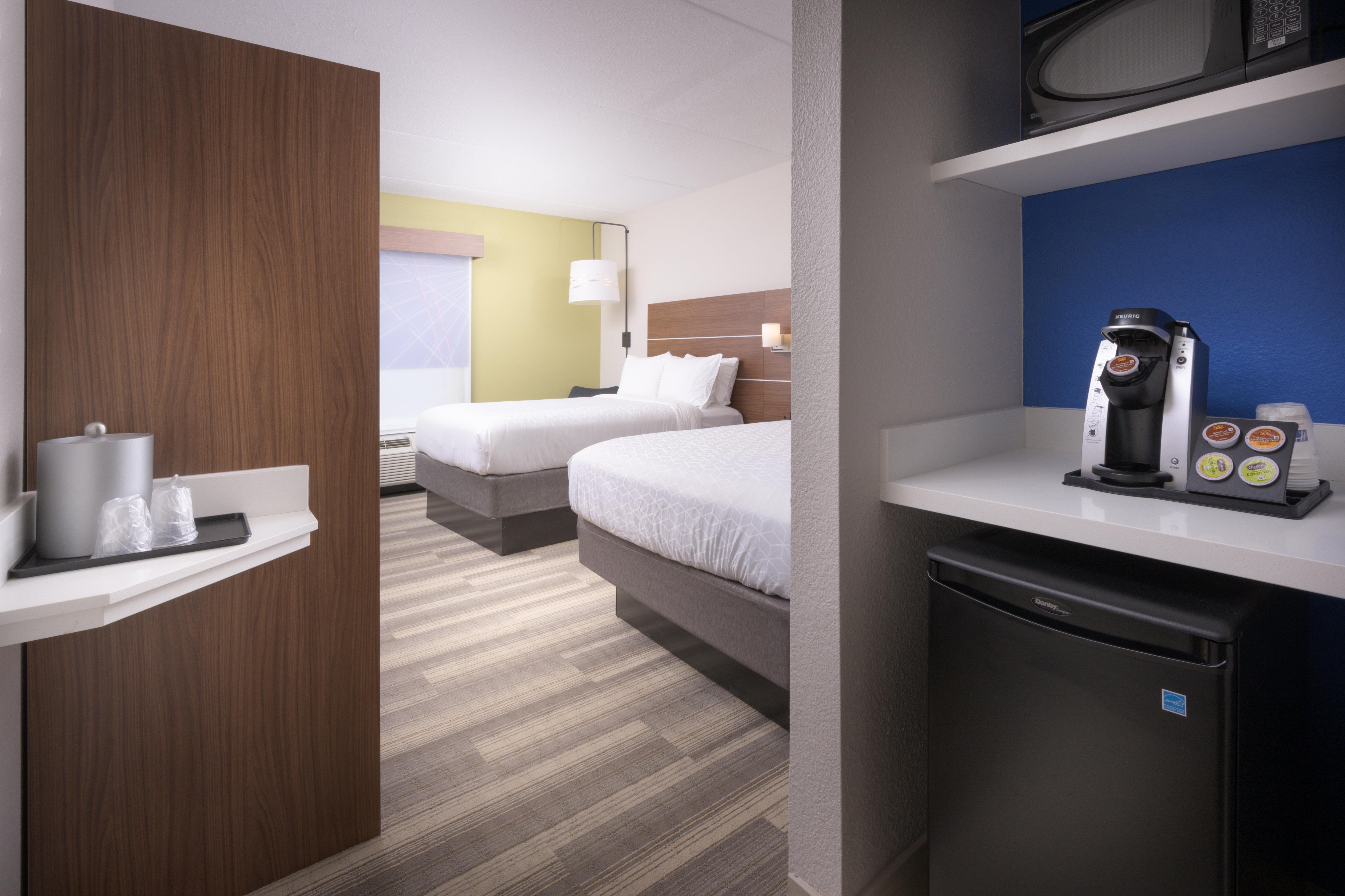 Holiday Express & Downtown By Ihg Hotel 3*