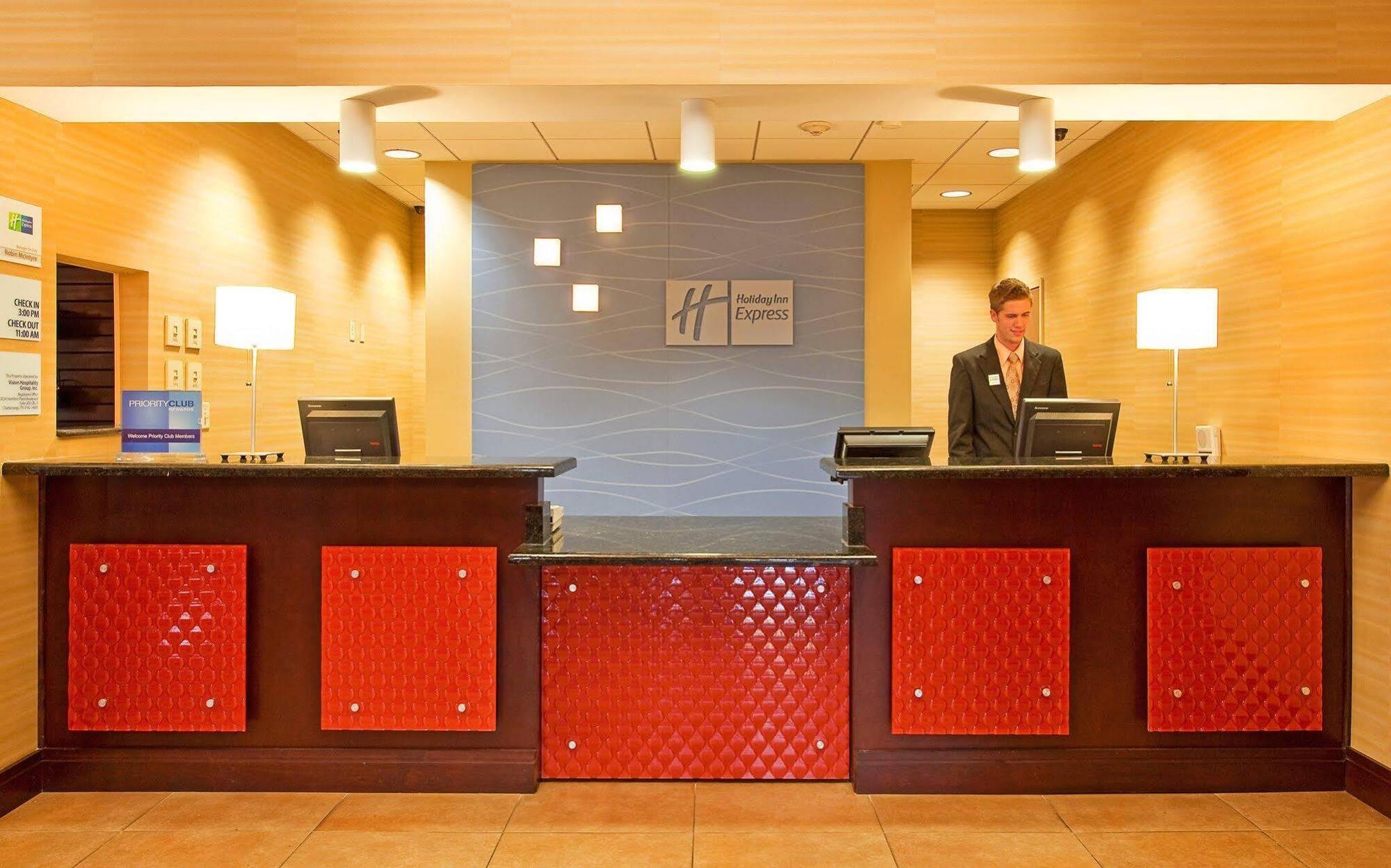 Hotel Holiday Express & Downtown By Ihg